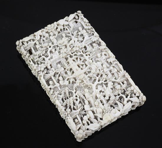 A Chinese Export ivory card case, 19th century, 11.4cm